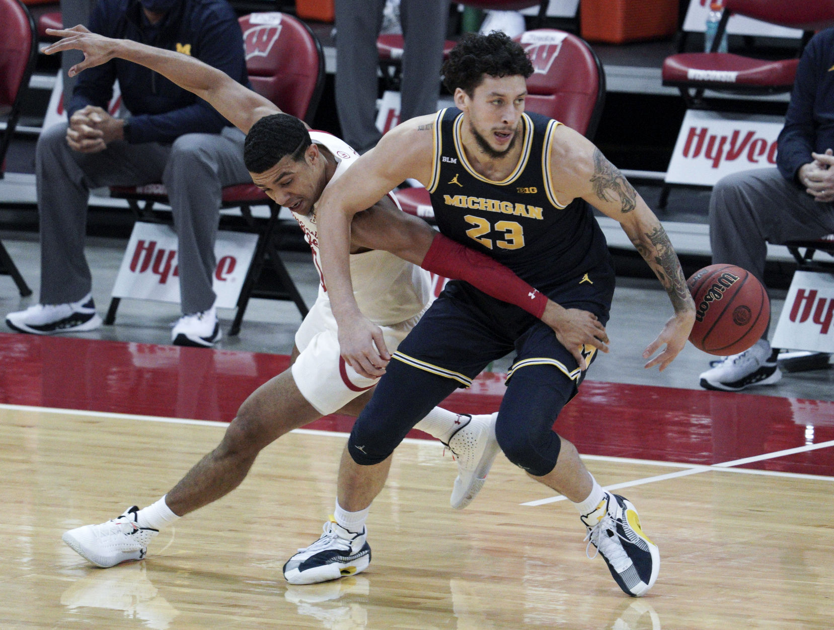 Michigan 67, UW 59